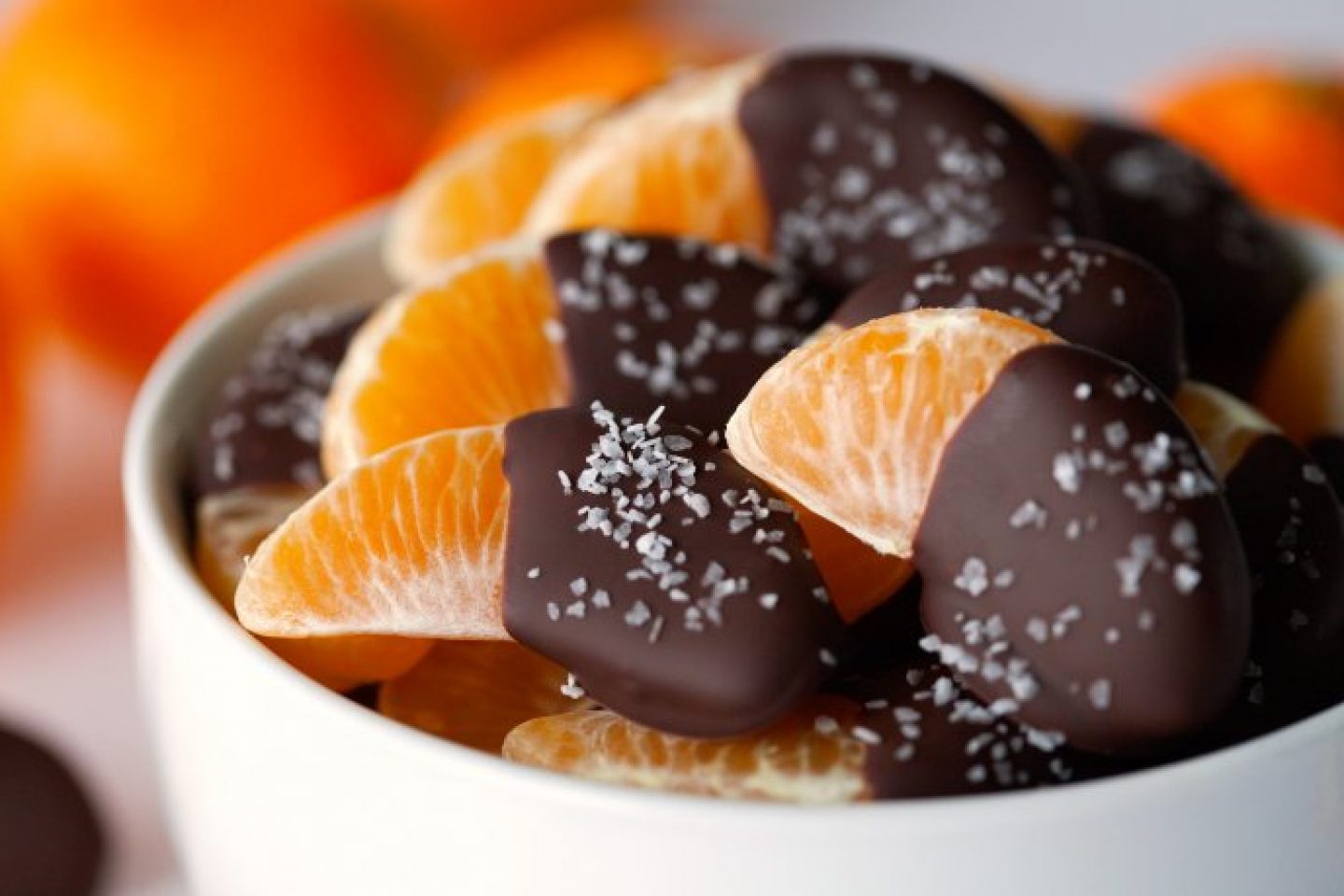 Mandarinas cubiertas de chocolate y sal de mar